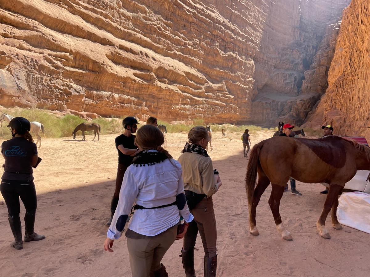 Zarb Desert Camp Wadi Rum Bagian luar foto